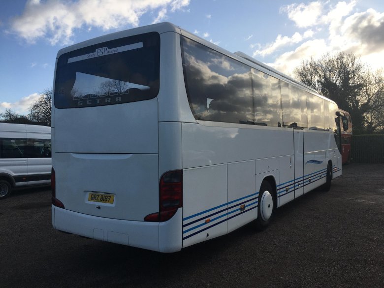 Автобус mercedes benz tourismo