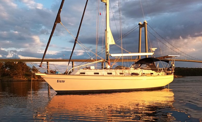 Лодка парусная