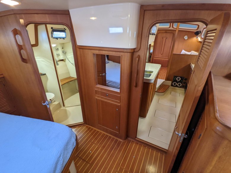 Моторная яхта