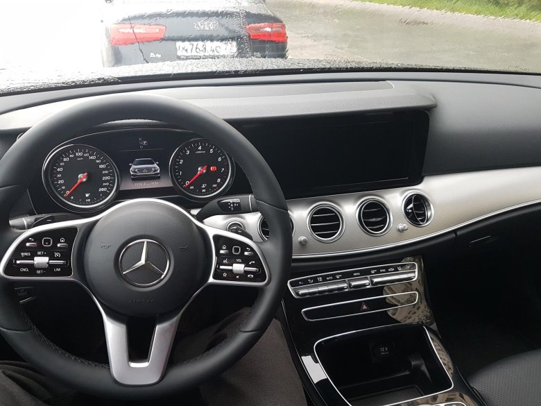 Мерседес е 200 салон