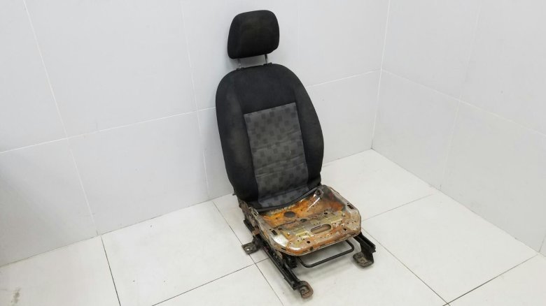 Сиденье переднее левое