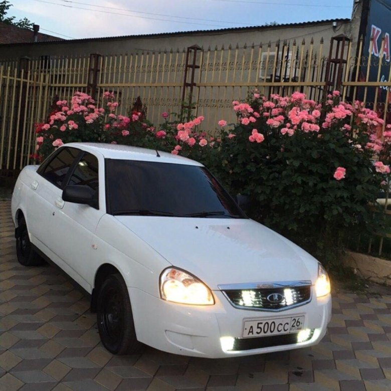 Лада приора белая