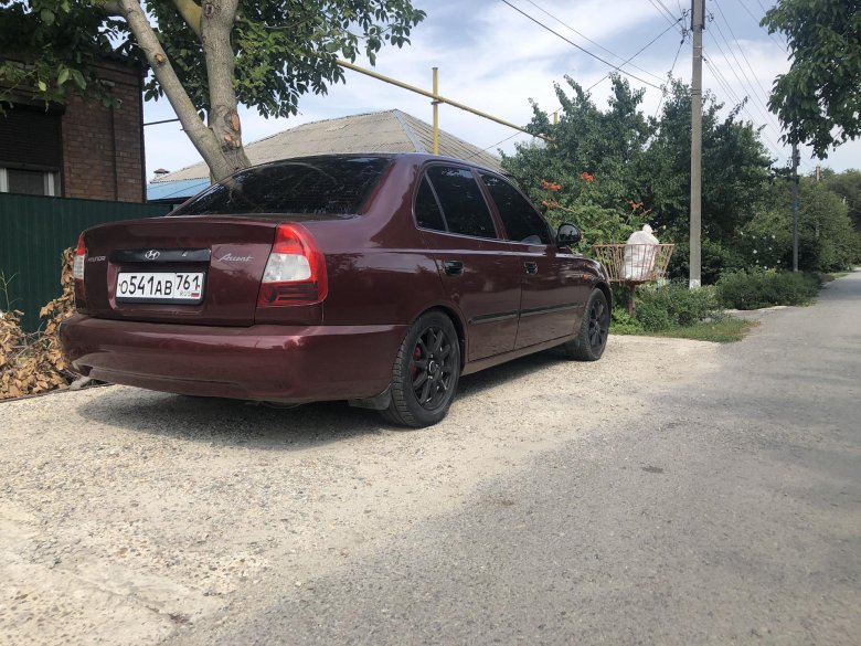 Хендай акцент красный