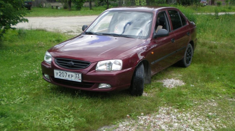 Hyundai accent вишневый