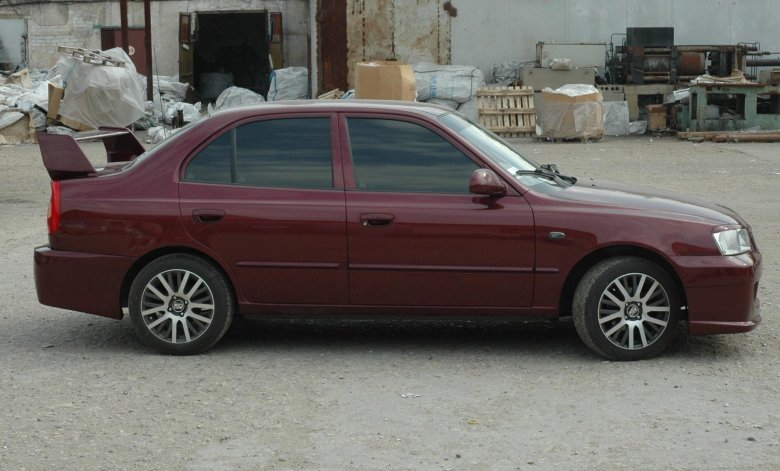 Hyundai accent красный диски