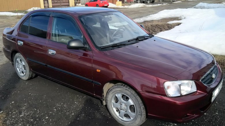 Hyundai accent красный