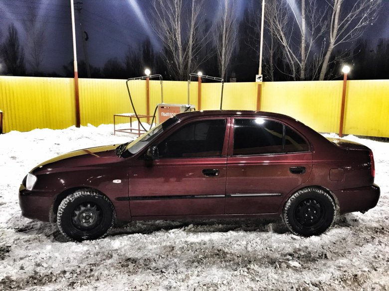 Хендай акцент красный