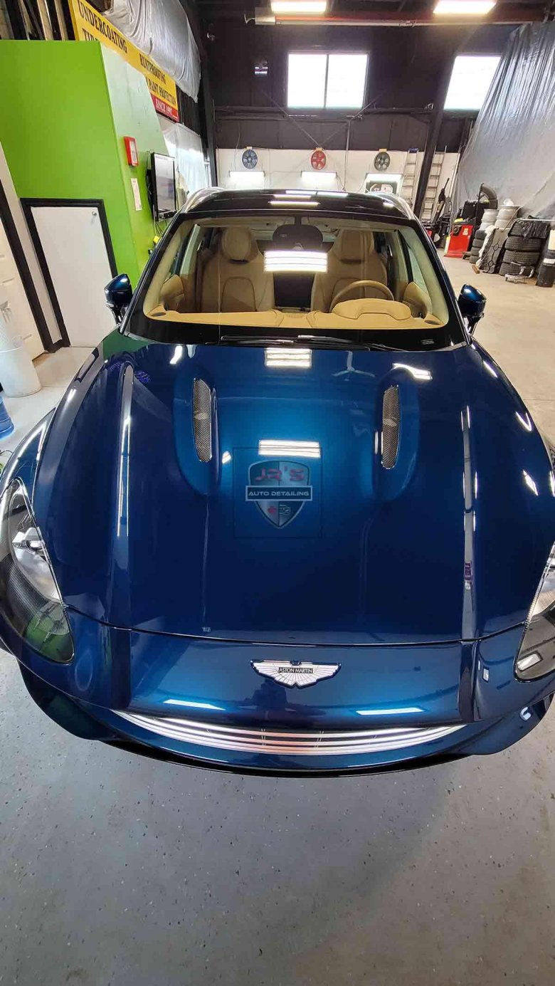 Aston martin dbs superleggera