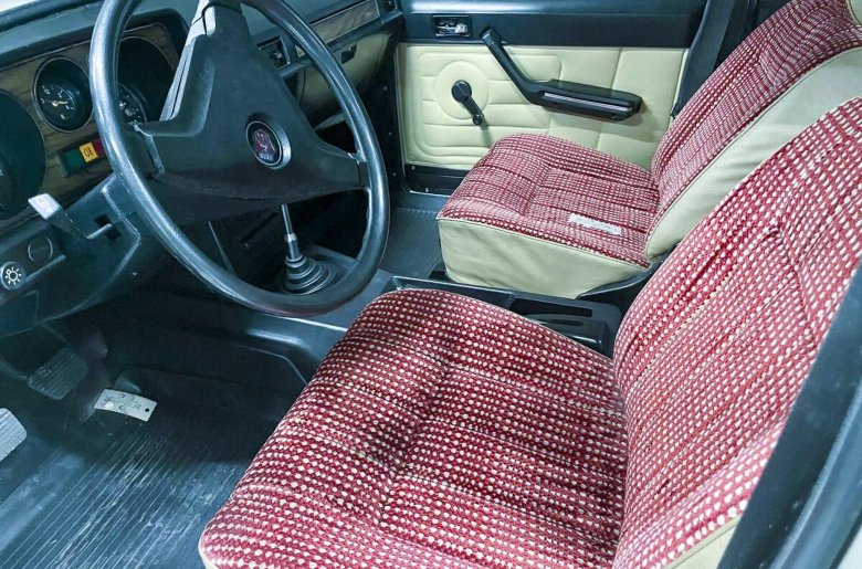 Газ 2410 салон