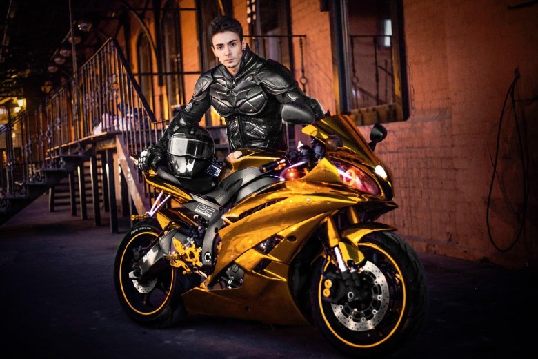 Парень на мотоцикле