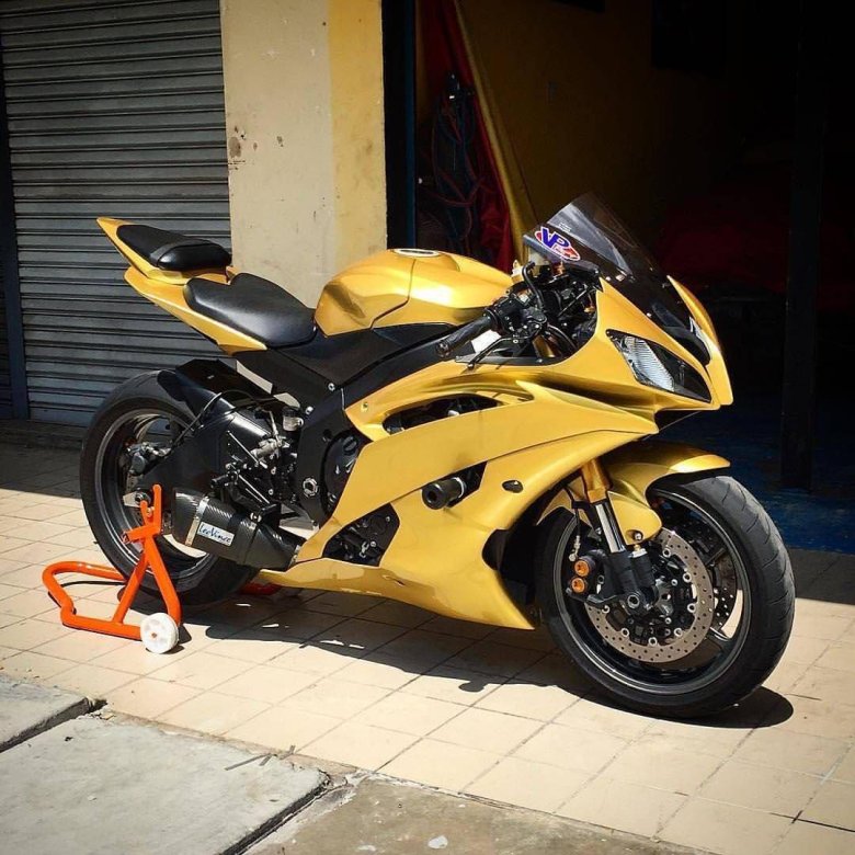 Yamaha r1 золотая