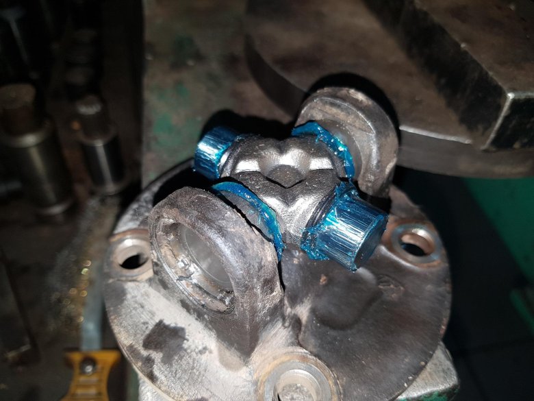 Износ крестовины карданного вала