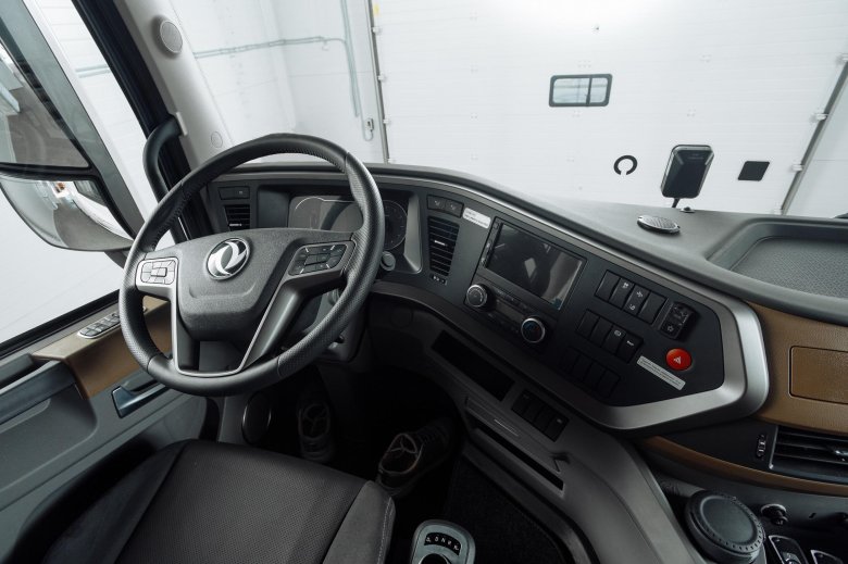 Донг фенг тягач салон