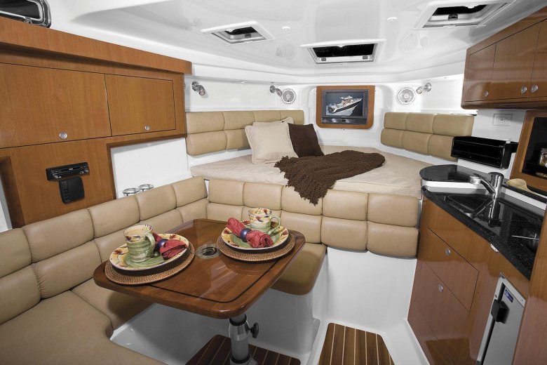 Bayliner 285 каюта