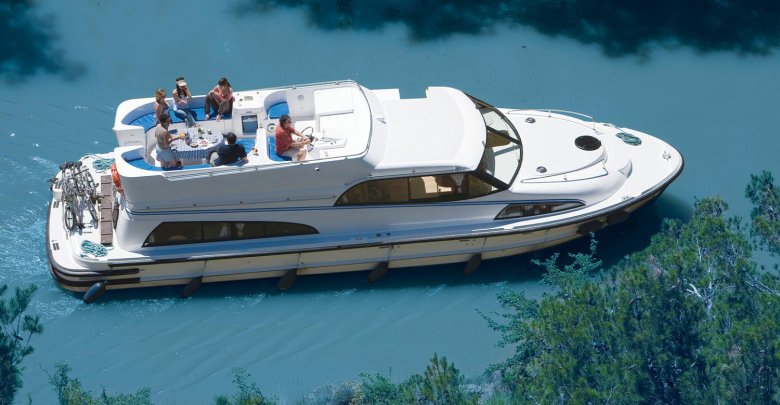 Хаусбот nicols sedan 1000