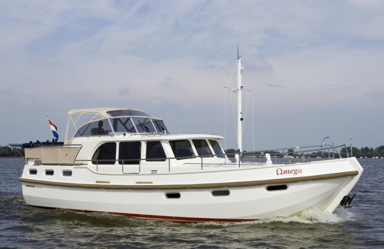 Яхта linssen grand sturdy 500