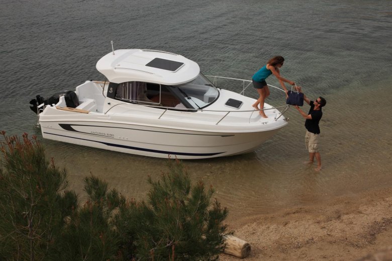 Катер beneteau antares 6.80