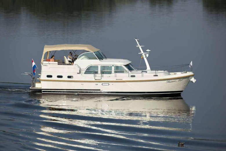 Яхта linssen grand sturdy 500
