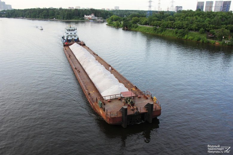 Грузовая баржа