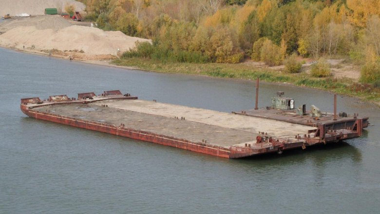 Речная баржа