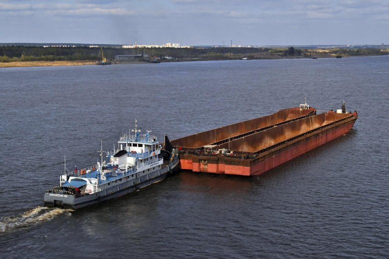 Теплоход толкач дунайский