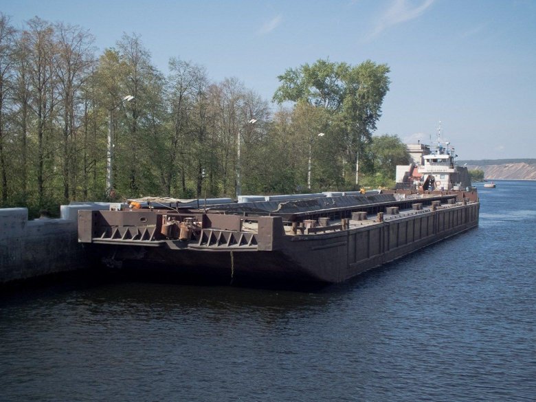 Речная баржа