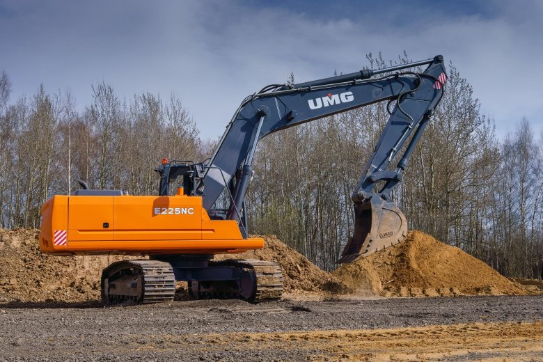 Экскаватор гусеничный umg e225c