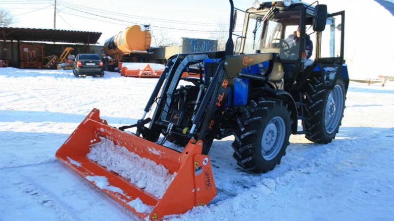 Трактор мтз 82.1 (ковш+отвал+щетка)