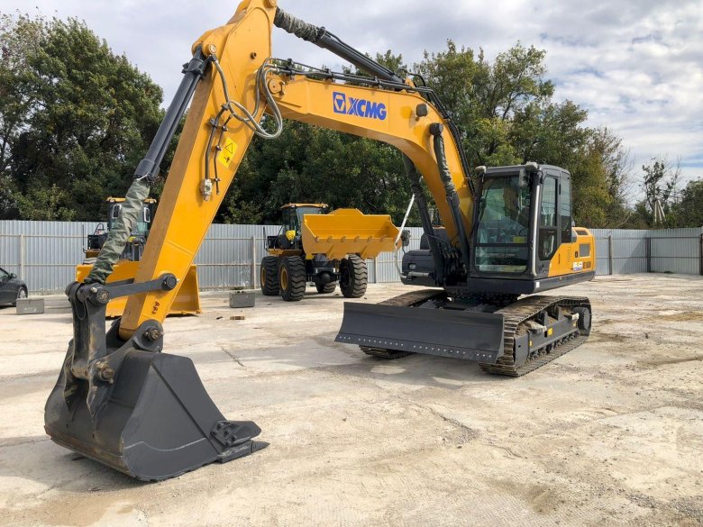 Экскаватор гусеничный xcmg xe180dn