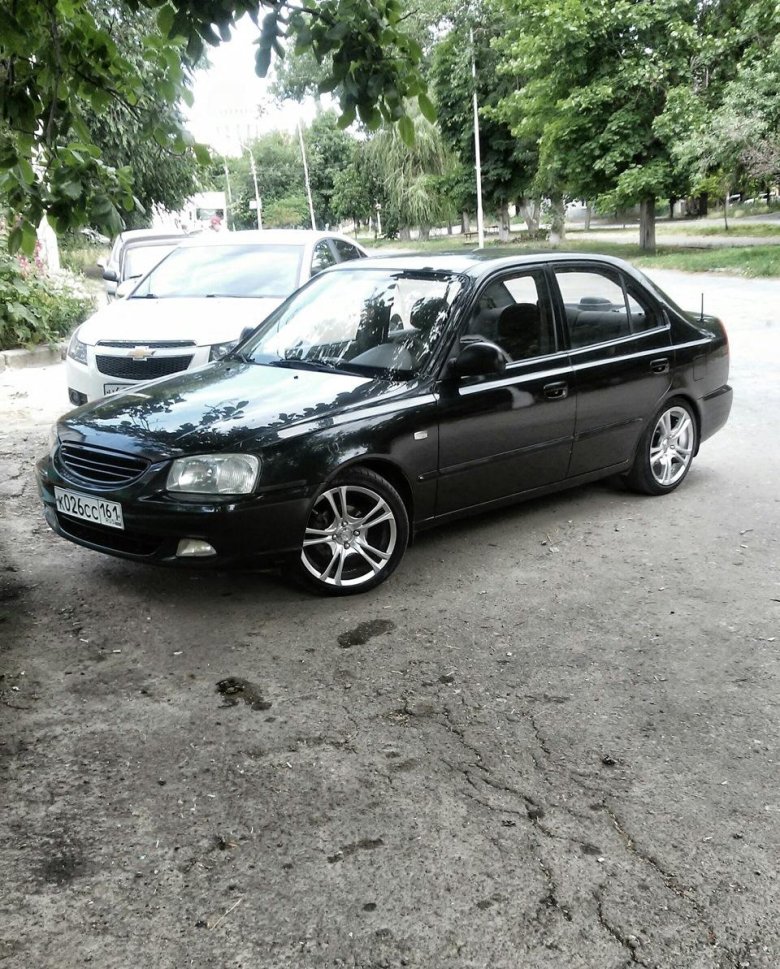 Черный хендай акцент