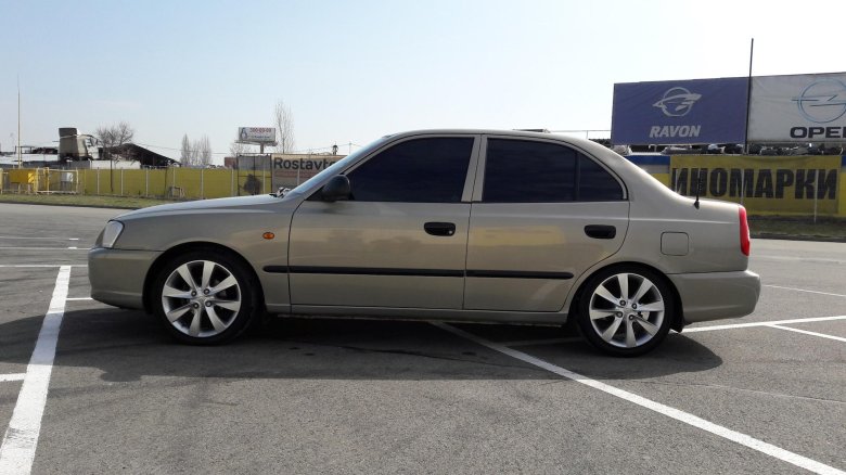 Hyundai accent r16
