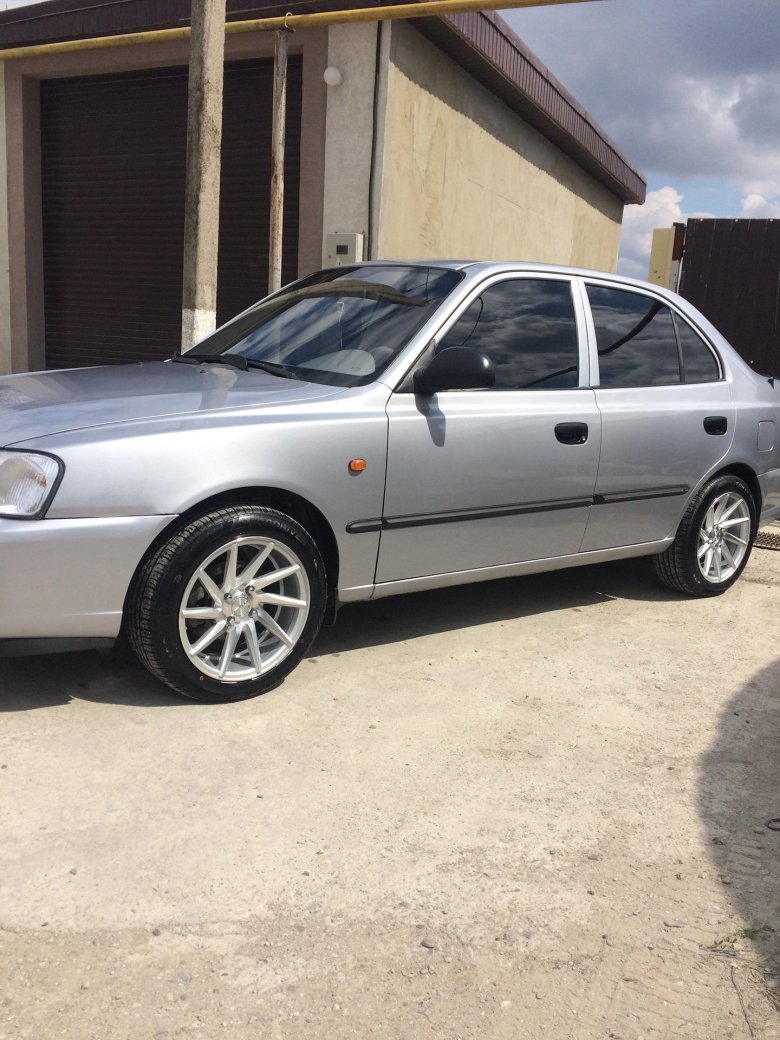 Хендай акцент серебристый