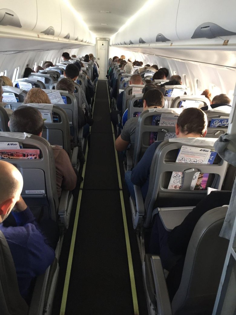 Pegas fly embraer emb-190 салон