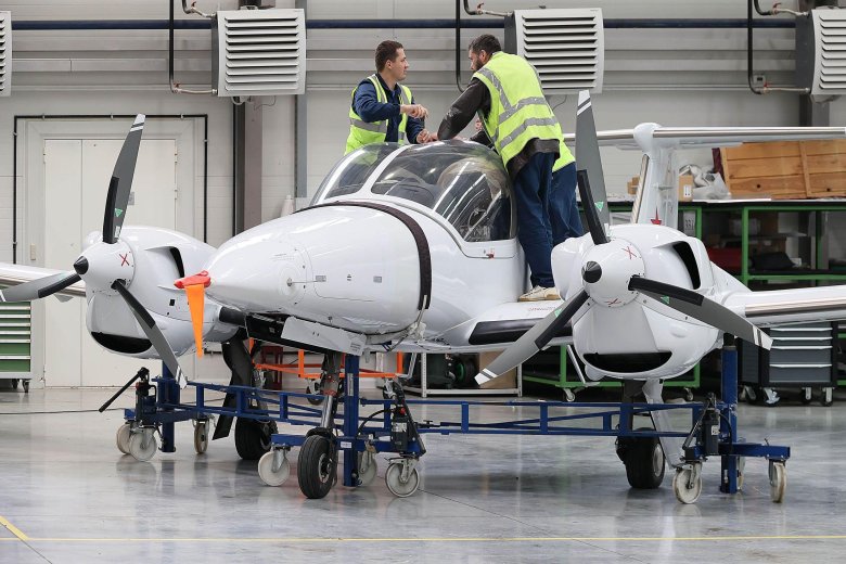 Уральский завод гражданской авиации узга