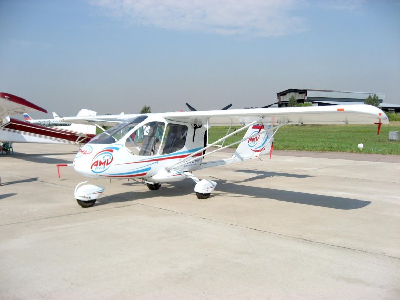 Двухместный самолет