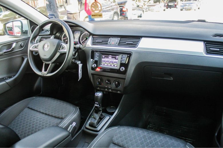 Skoda rapid салон