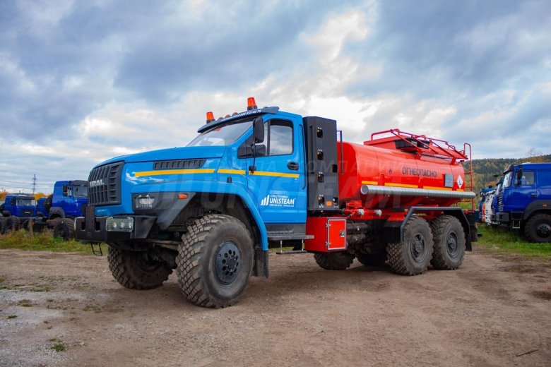 Урал некст 6х6 топливозаправщик