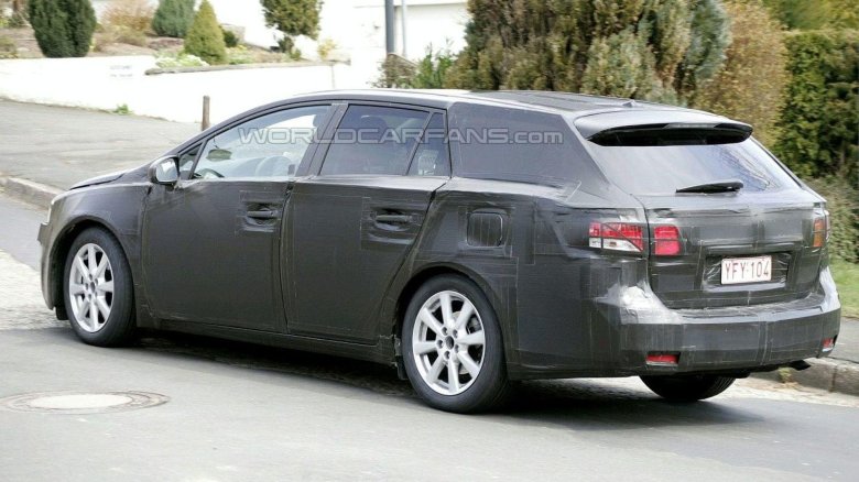 Toyota avensis 2017 универсал