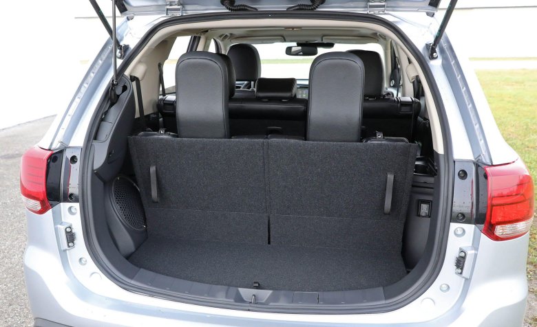 Mitsubishi outlander 2018 багажник
