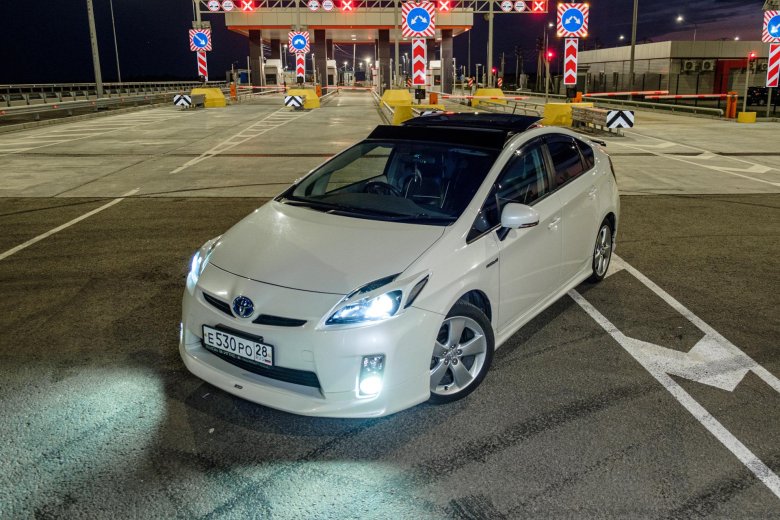 Toyota prius alpha 2012