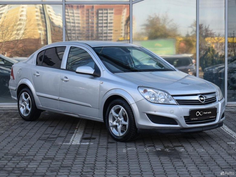 Opel astra 2010 седан