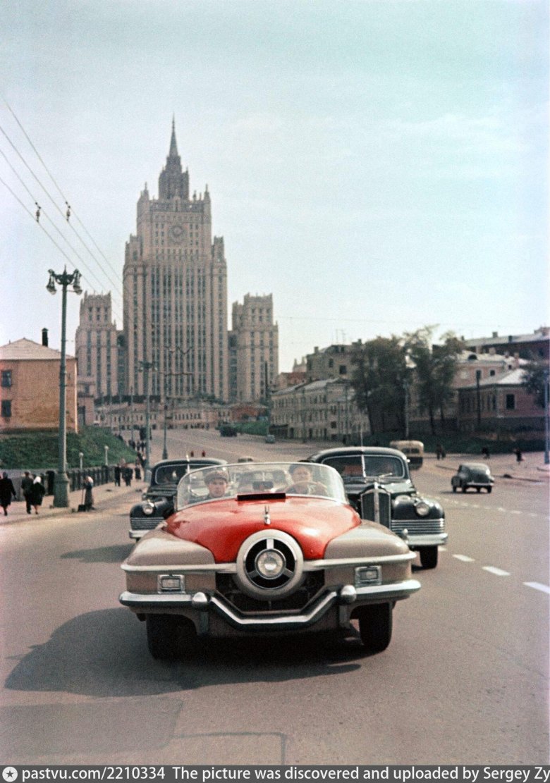 Автомобиль зис 112