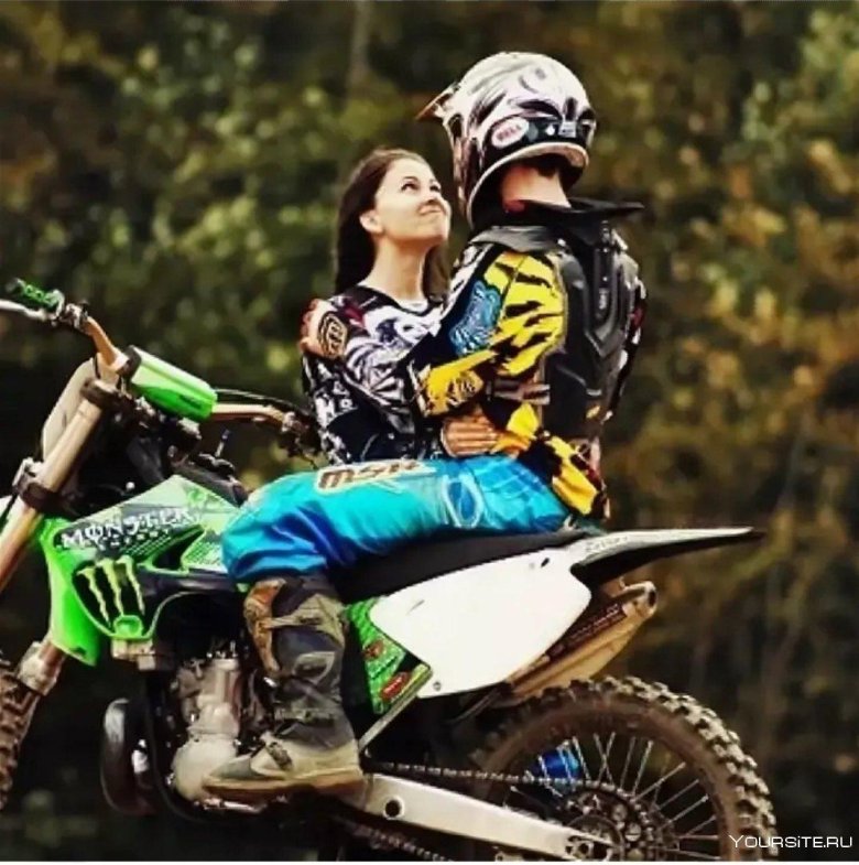 Девушка на эндуро