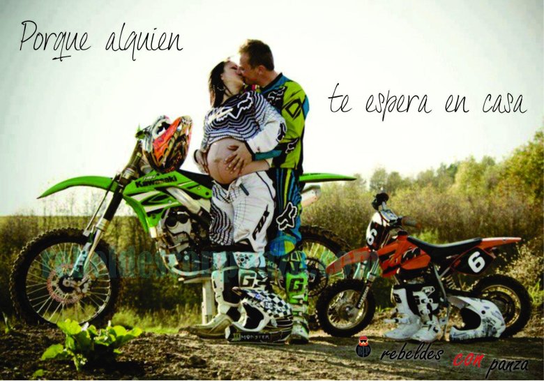 Семейная фотосессия с мотоциклом