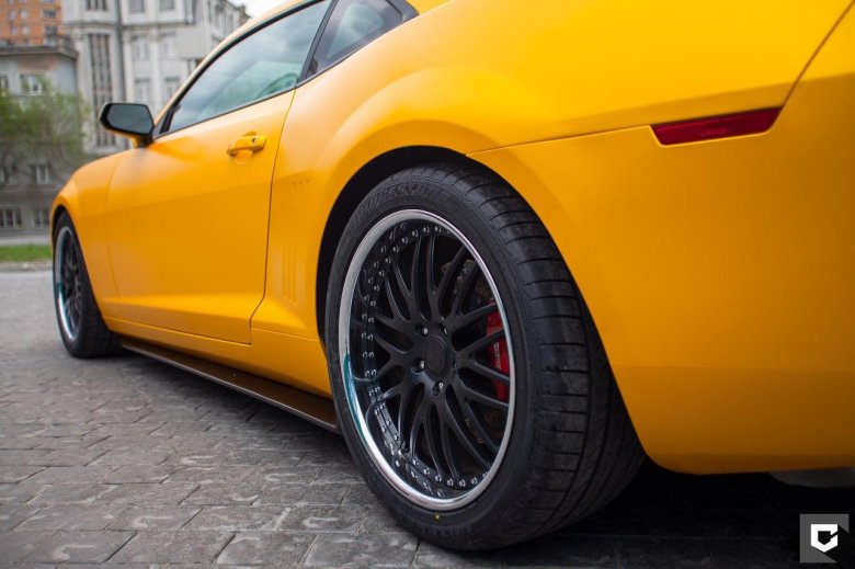 Camaro матовый желтый