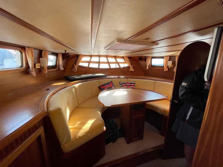 Парусник яхта