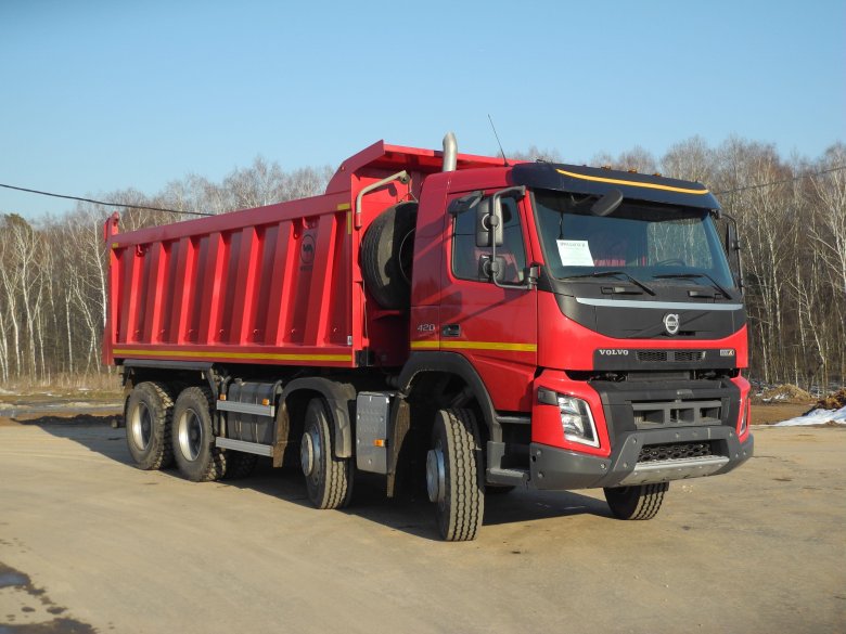 Вольво четырехосный самосвал