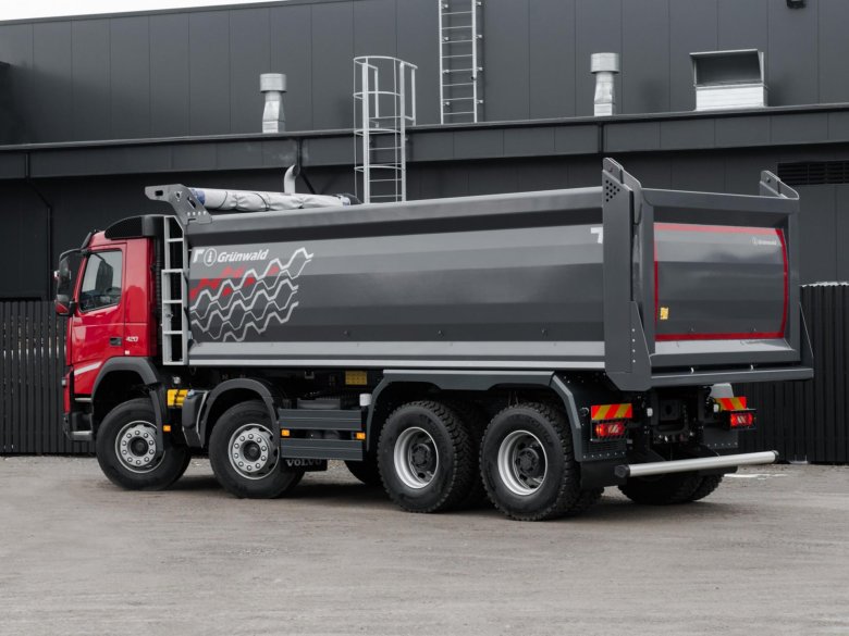 Вольво самосвал 8х4 новый