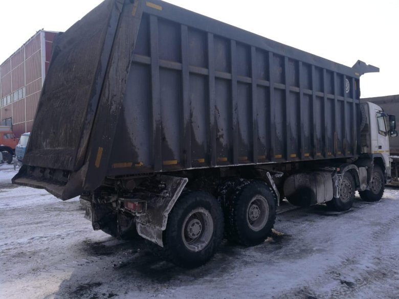 Самосвал volvo