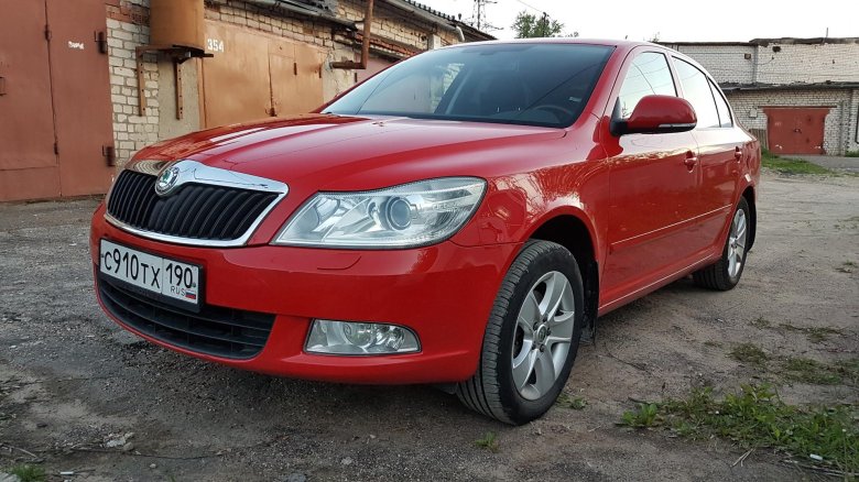Шкода октавия 2012 красная